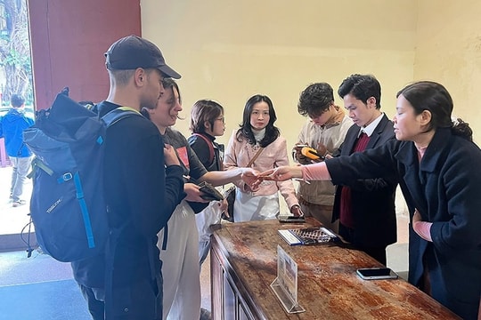 Hà Nội thí điểm hệ thống vé điện tử mới tại hai di tích