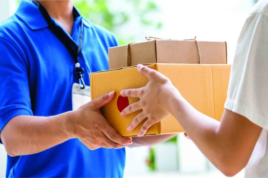 Chính thức 'ngừng miễn thuế' hàng nhập khẩu dưới 1 triệu đồng gửi qua chuyển phát nhanh