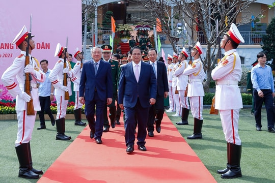 Lực lượng vũ trang TPHCM vinh dự đón nhận danh hiệu Anh hùng Lực lượng vũ trang nhân dân lần thứ 3