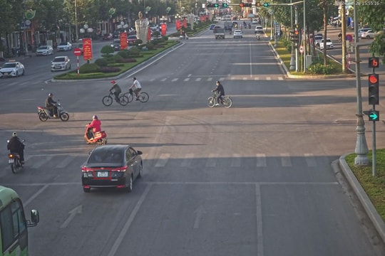 Người đi xe đạp vượt đèn đỏ cũng bị phạt theo nghị định mới