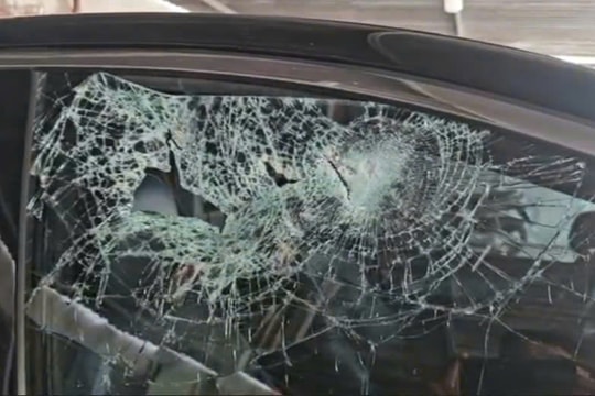 TP HCM: Truy tìm nam thanh niên đập phá ô tô của tài xế công nghệ