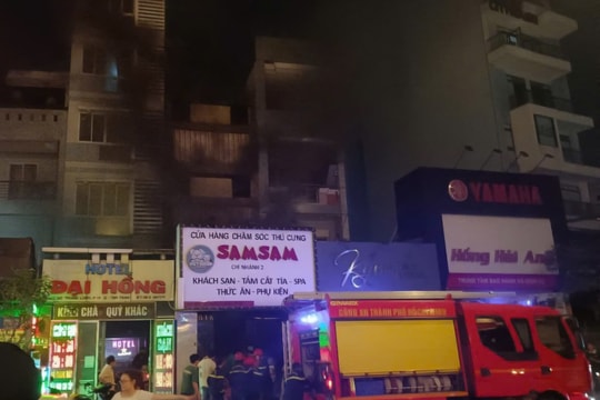 TPHCM: Cháy cửa hàng thú cưng ở Bình Thạnh, cứu 3 người mắc kẹt