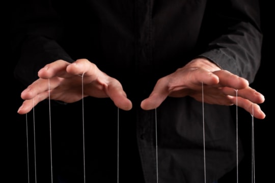 Chứng khoán lao dốc, giới đầu tư không cần vội bán tháo