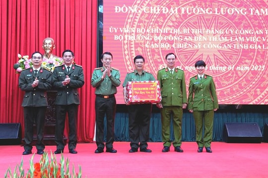 Giữ vững an ninh trật tự ngay từ cơ sở, gần dân, sát dân, tạo thế trận lòng dân vững chắc