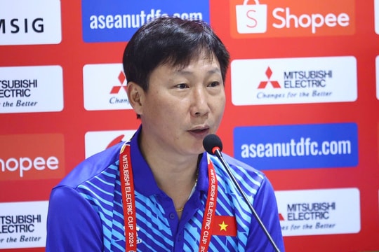 HLV Kim Sang Sik và HLV Masatada Ishii nói gì sau trận chung kết AFF Cup 2024?