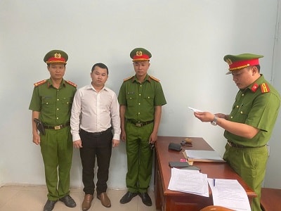 Bắt tạm giam nhân viên ngân hàng lạm dụng tín nhiệm chiếm đoạt tài sản