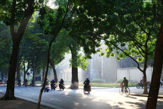 Hà Nội nắng ấm đầu tuần trước khi đón gió mùa