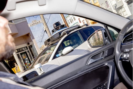 Uber và Lyft chuẩn bị cho cuộc cách mạng xe tự lái