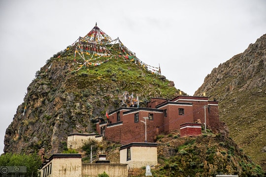 Động đất mạnh làm rung chuyển thành phố linh thiêng ở Tây Tạng, Trung Quốc