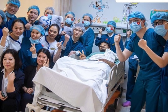 Ca mổ thành công, hôm nay Nguyễn Xuân Son bắt đầu tập vật lý trị liệu