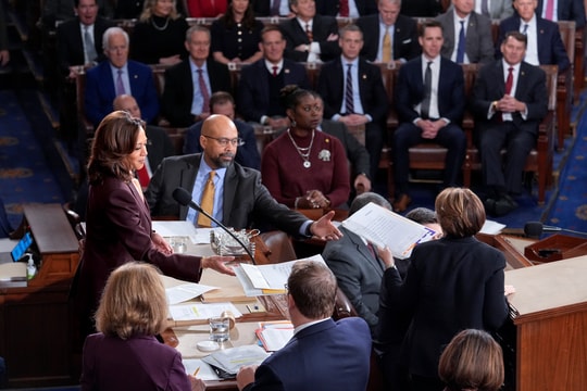 Bầu cử Mỹ 2024: Bà Harris chứng nhận chiến thắng của ông Trump tại Hạ viện