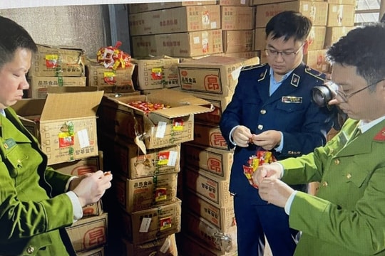 Hà Nội phát hiện trên 13 tấn thực phẩm bao gói sẵn có dấu hiệu nhập lậu