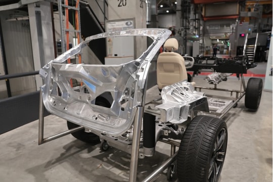 Châu Âu muốn dẫn đầu thế giới về xe điện nhưng các nhà sản xuất ô tô của họ không thể theo kịp