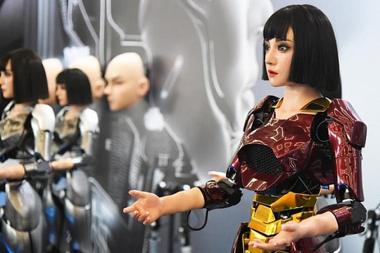 Trung Quốc triển khai sử dụng robot giúp chăm sóc người cao tuổi