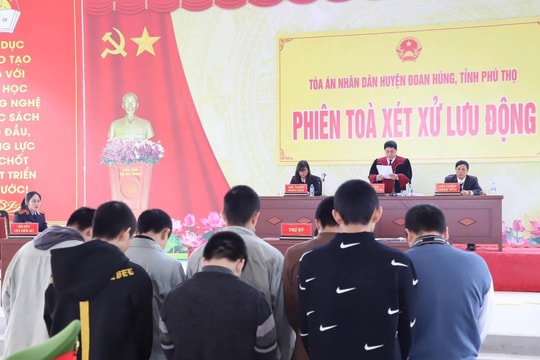 Phú Thọ: 8 bị cáo hầu tòa lưu động về tội "Cố ý gây thương tích" và "Gây rối trật tự công cộng"