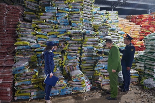 Thanh Hóa: Tạm giữ 66 tấn phân bón có dấu hiệu giả mạo nhãn hiệu
