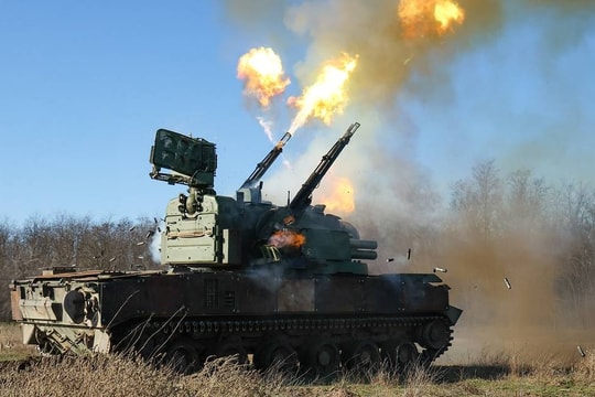 Kho nhiên liệu không quân bị Ukraine phá hủy, Nga bắn phá đáp trả dữ dội