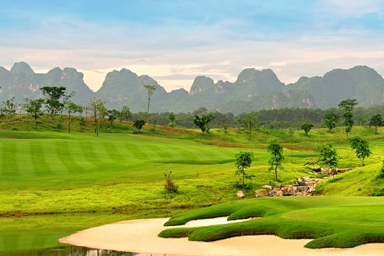 Sân golf của ông chủ người Hàn huy động trái phiếu để trả nợ
