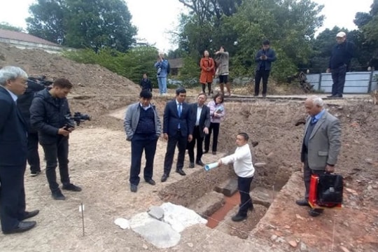 Phát hiện thêm những dấu tích mới về không gian điện Kính Thiên