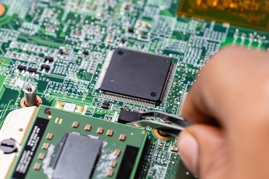 Hoa Kỳ và EU cảnh báo các nhà xuất khẩu Ấn Độ về rủi ro thương mại với Nga