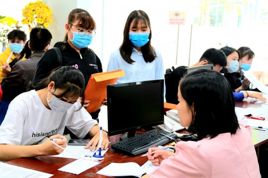 2 nhóm học sinh, sinh viên không phải đóng học phí