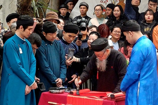 Tái hiện nhiều nghi lễ truyền thống tại 'Tết Việt - Tết Phố 2025'