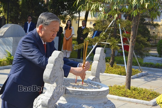 Tổng Bí thư Tô Lâm dâng hương và thăm Khu lưu niệm Tổng Bí thư Nguyễn Văn Cừ