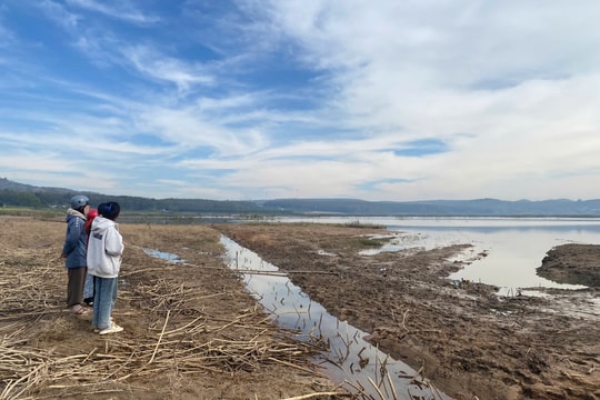 Kon Tum: Cùng nhóm bạn xuống hồ chơi, 2 em nhỏ tử vong do đuối nước