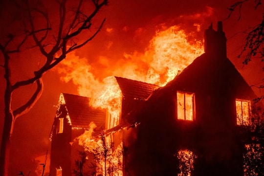 Nhiều địa danh du lịch mang tính biểu tượng ở Mỹ bị thiêu rụi hoàn toàn