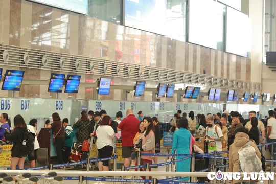 Tàu xe tăng chuyến, máy bay kín chỗ trước thềm nghỉ Tết Nguyên đán 2025