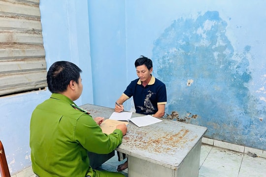 Bắt khẩn cấp người đàn ông say xỉn, tấn công người thi hành công vụ ở TP HCM