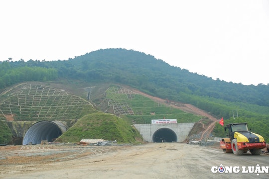 Xem xét đầu tư hoàn chỉnh 2 ống hầm Đèo Bụt trên cao tốc Vũng Áng - Bùng