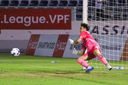 HLV Kim Sang-sik thêm khó xử ở vị trí thủ môn của tuyển Việt Nam