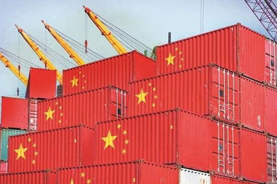 Thặng dư thương mại của Trung Quốc đạt kỷ lục gần 1 nghìn tỷ USD trước khi ông Trump trở lại