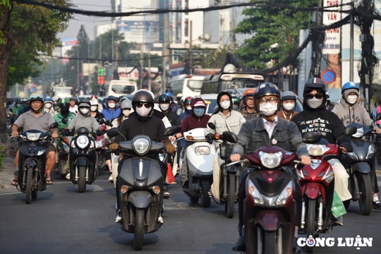 Lưu lượng giao thông tăng cao dịp cuối năm, người dân 'hiến kế' giúp giảm ùn tắc