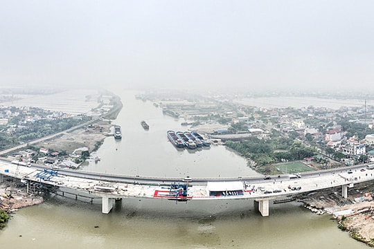Nam Định: Hợp long cầu Lạc Quần bắc qua sông Ninh Cơ