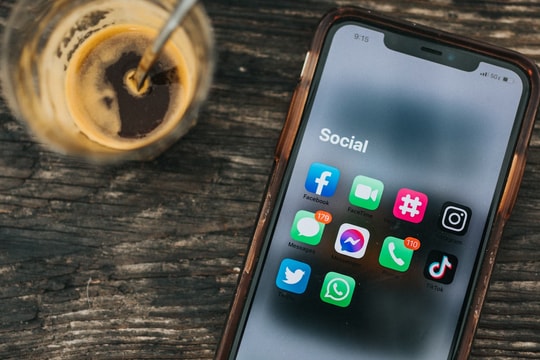 Indonesia xem xét giới hạn độ tuổi người dùng mạng xã hội