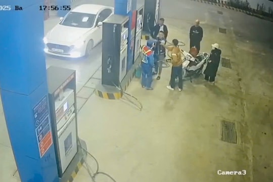 Công an mời nam thanh niên đánh nhân viên cây xăng làm việc