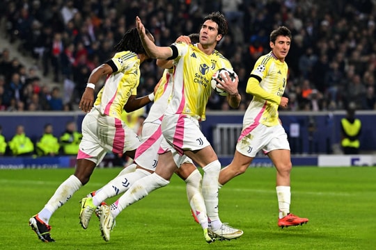 Juventus lập kỷ lục hòa khó tin