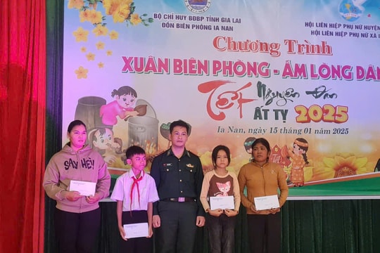 'Xuân biên phòng ấm lòng dân bản': Mang Tết ấm đến đồng bào biên giới Gia Lai