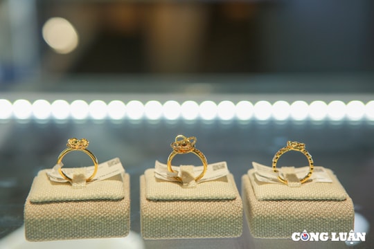 Giá vàng tăng dựng đứng, liên tiếp lập đỉnh lịch sử