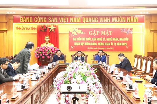 Hà Tĩnh gặp mặt đại biểu trí thức, văn nghệ sỹ, nghệ nhân, nhà báo