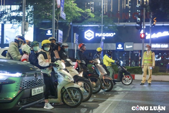 Thay đổi ý thức tham gia giao thông phải đi liền với hạ tầng đồng bộ