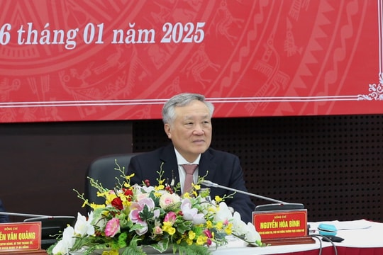 Phó Thủ tướng Thường trực Nguyễn Hòa Bình làm việc với Đà Nẵng về các vấn đề kinh tế-xã hội