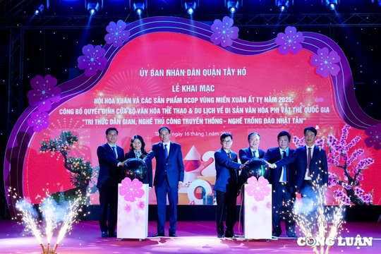 Trải nghiệm Hội hoa Xuân và các sản phẩm Ocop vùng miền Xuân Ất Tỵ 2025