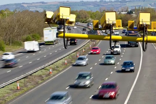 Camera tốc độ kết hợp công nghệ AI phát hiện 849 xe vi phạm giao thông trong hai tuần tại Anh