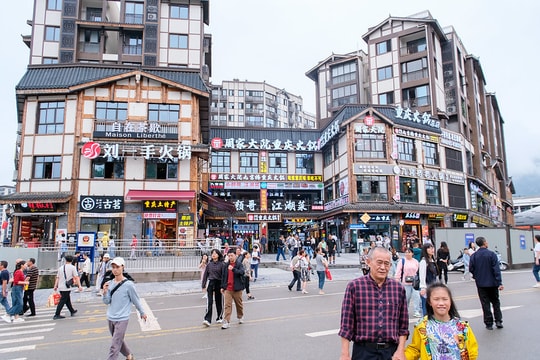 Dân số Trung Quốc giảm năm thứ ba liên tiếp, gây lo ngại về tăng trưởng kinh tế