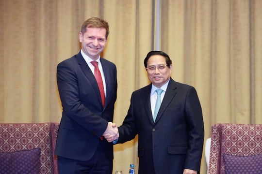 Đề nghị Tập đoàn hàng không LOT tiên phong mở lại đường bay từ Ba Lan tới Việt Nam