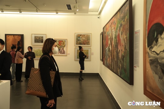 Trưng bày chuyên đề '95 mùa Xuân có Đảng'