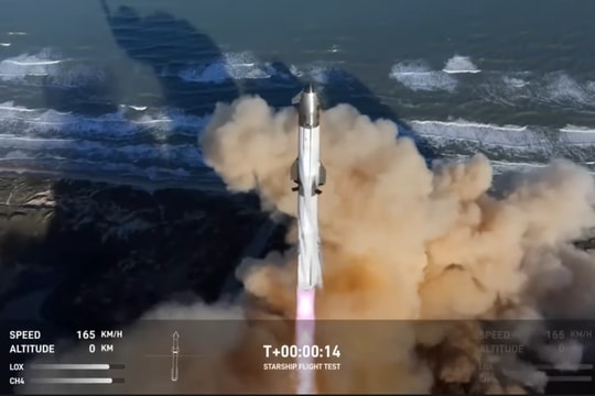 Tàu vũ trụ Starship của SpaceX vỡ tung trong không gian, các chuyến bay phải chuyển hướng